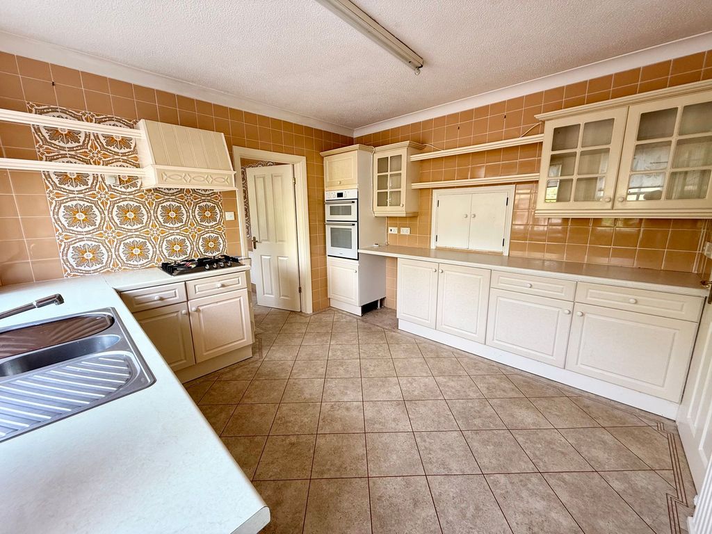 Property photo 3 of 44