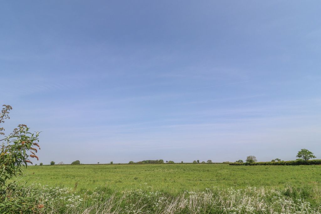 Property photo 2 of 30 2989574