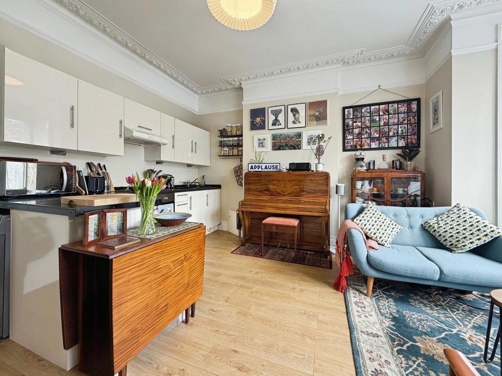 Property photo 2 of 7 Pbox-Img.Jpg