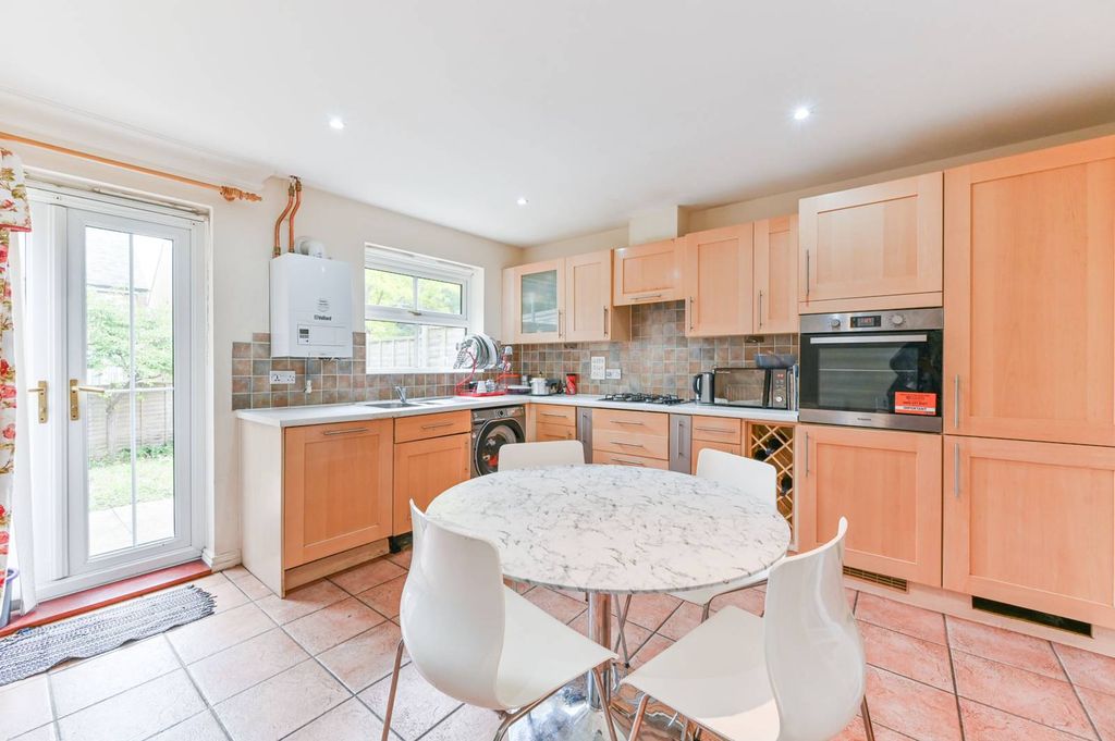 Property photo 3 of 14