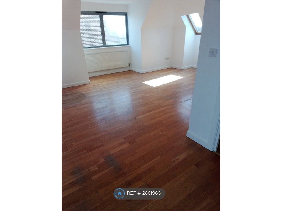 Property photo 3 of 6 Lounge