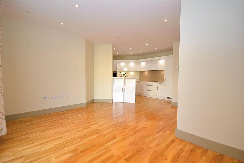 Property photo 2 of 21 25 (6).Png