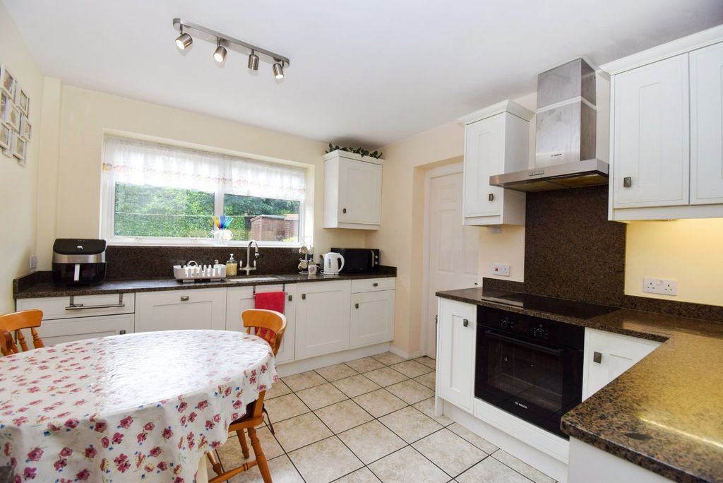 Property photo 3 of 17 Kitchen