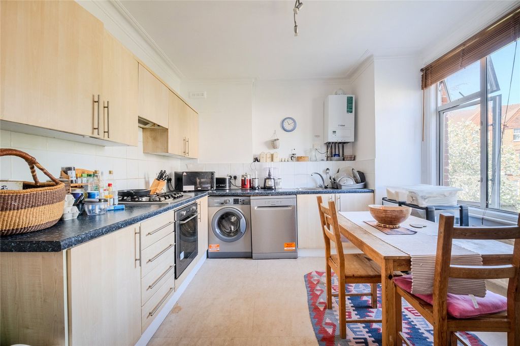 Property photo 2 of 8 Picture No. 11