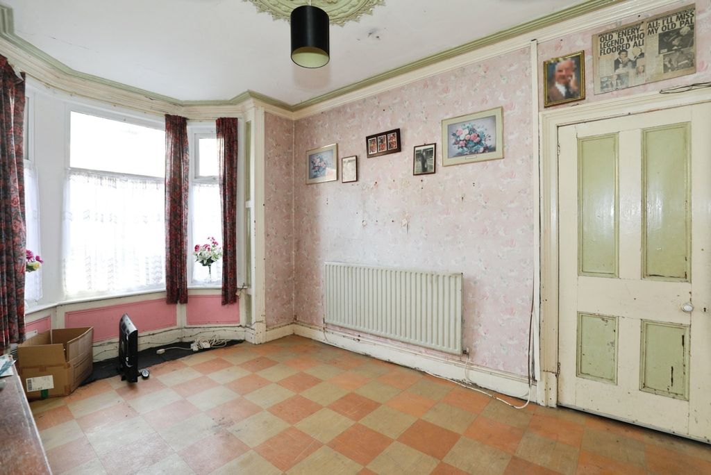 Property photo 3 of 16 Pbox-Img.Jpg