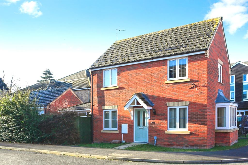 Property photo 1 of 17 Outside