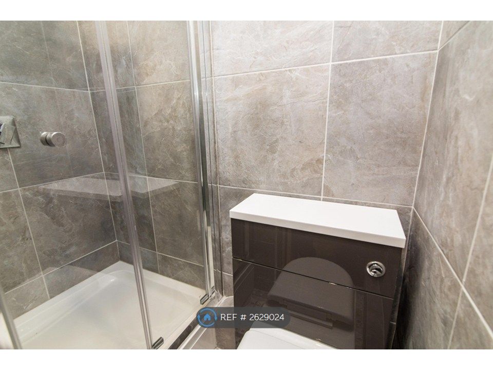 Property photo 3 of 8 Ensuite Bathroom