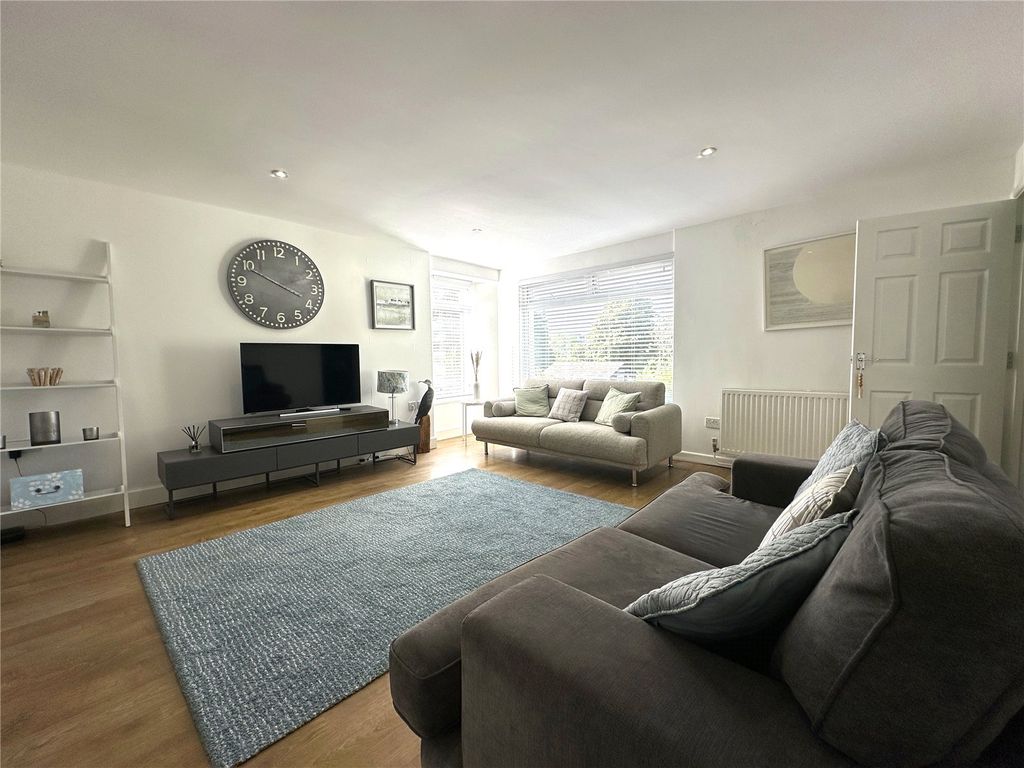 Property photo 2 of 29 Picture No. 30