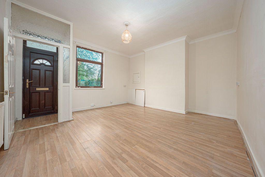 Property photo 2 of 15 Lounge 1