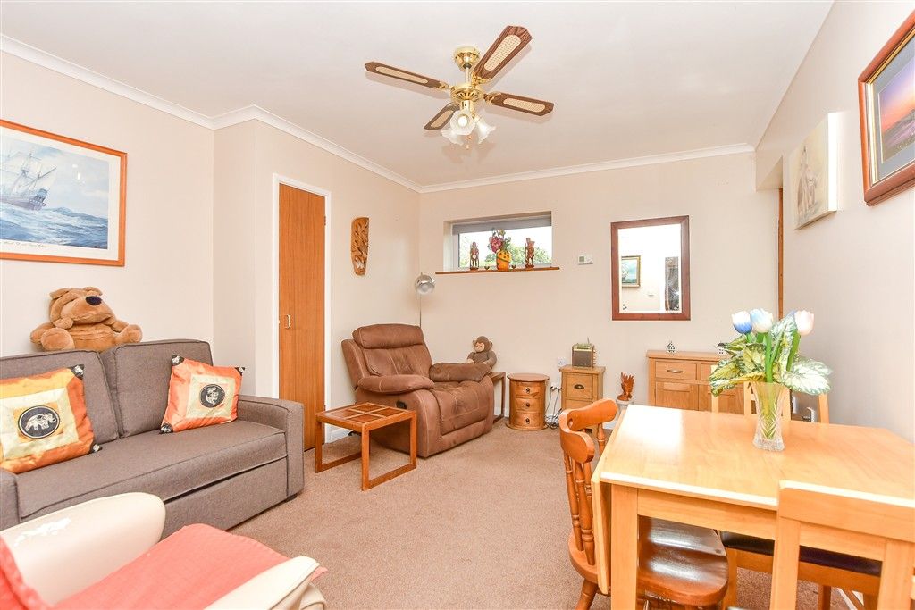 Property photo 2 of 7 Lounge/Diner