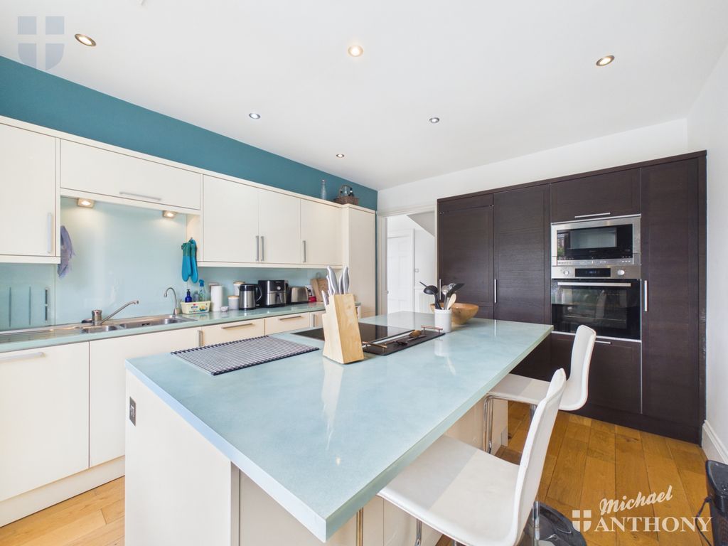 Property photo 3 of 11 E11A59F949924c1Bb4685135E2947Bd7_100_Cam03218G0-Pr1050-Still006