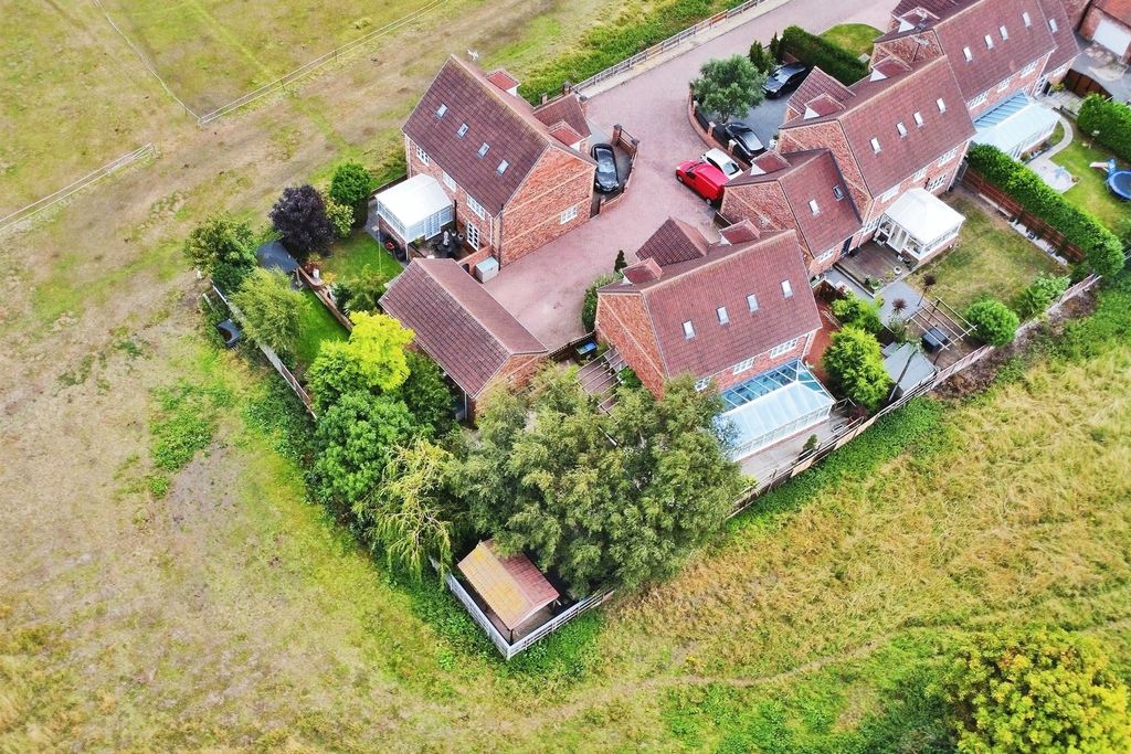 Property photo 2 of 29