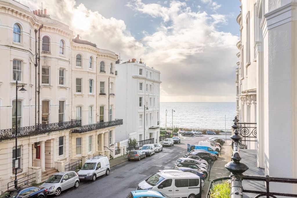 Property photo 3 of 15 Chesham Place-14.Jpg