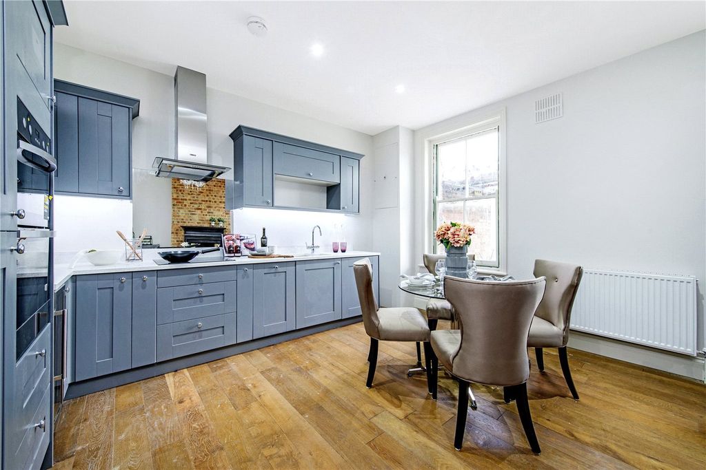 Property photo 2 of 7 Kitchen