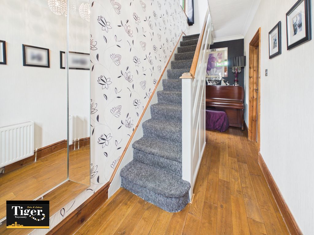 Property photo 2 of 28