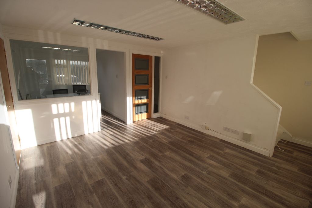 Property photo 2 of 11 Reception/Lobby