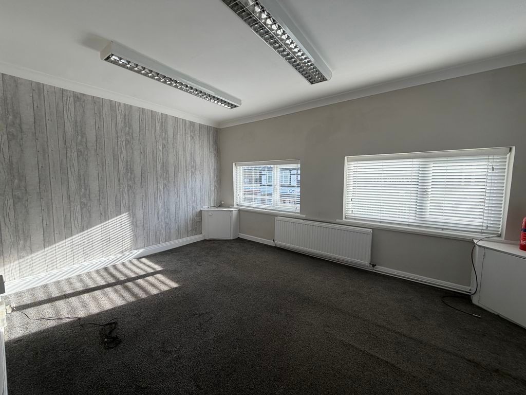 Property photo 2 of 9 Photo 9