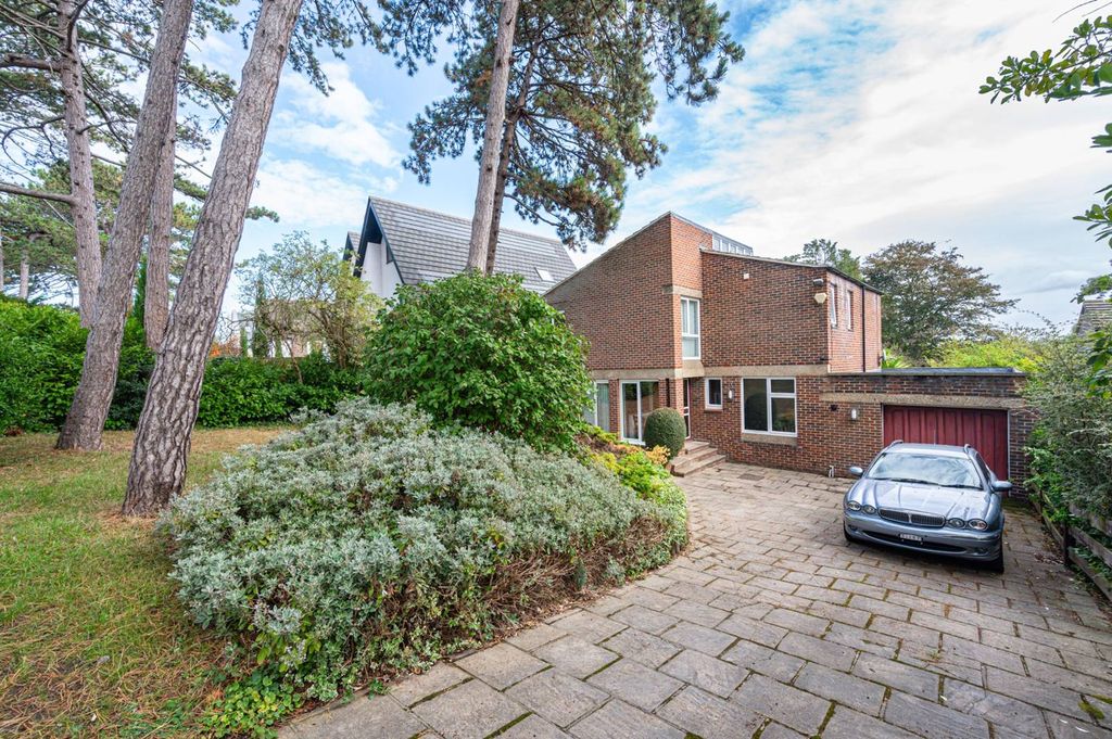 Property photo 1 of 28