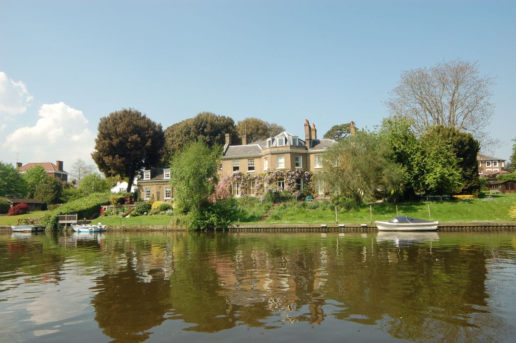 Property photo 1 of 11 View Of The Grove From River Thames