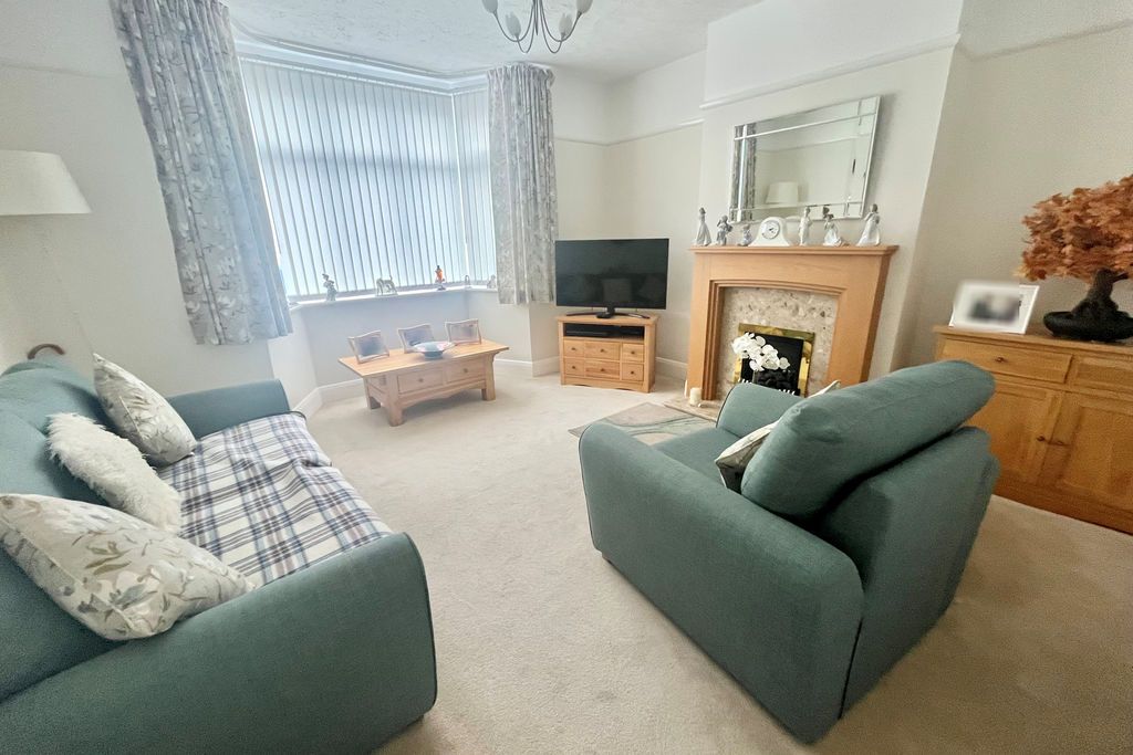 Property photo 2 of 11 Lounge