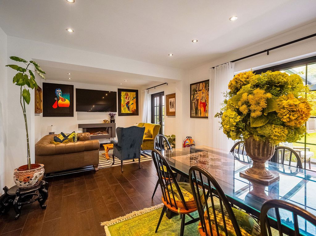 Property photo 3 of 28