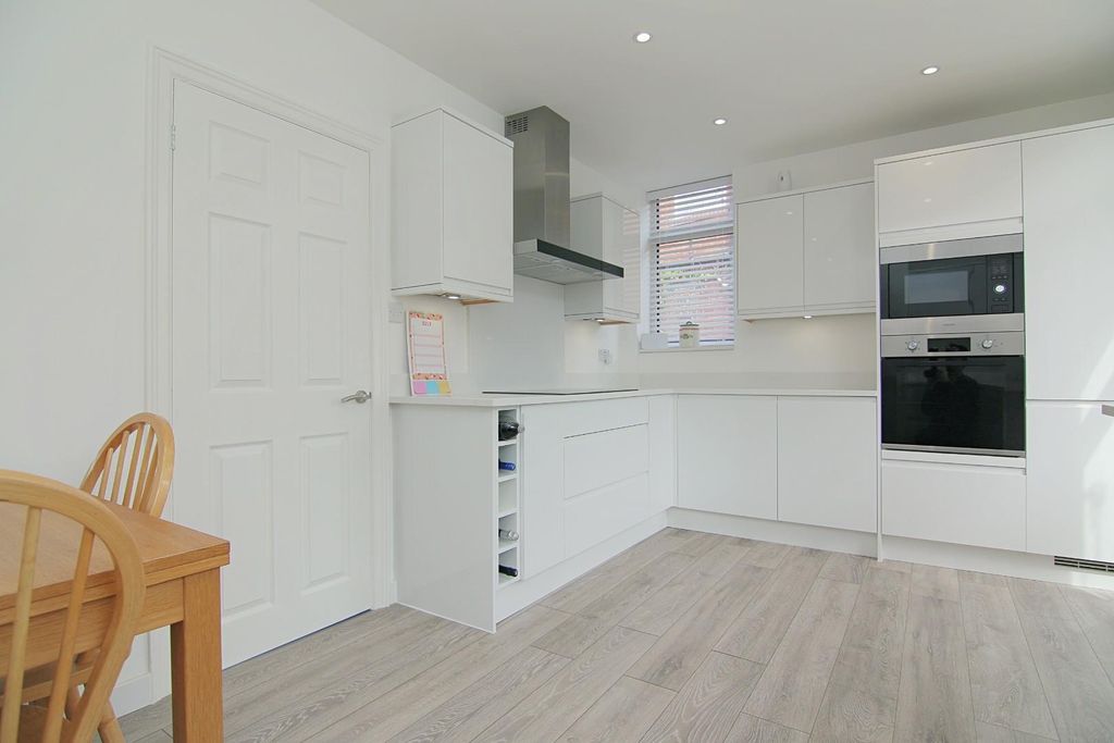 Property photo 3 of 32 Kitchen Diner