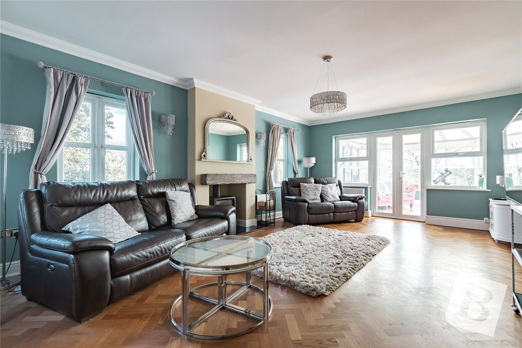 Property photo 3 of 28 Living Room