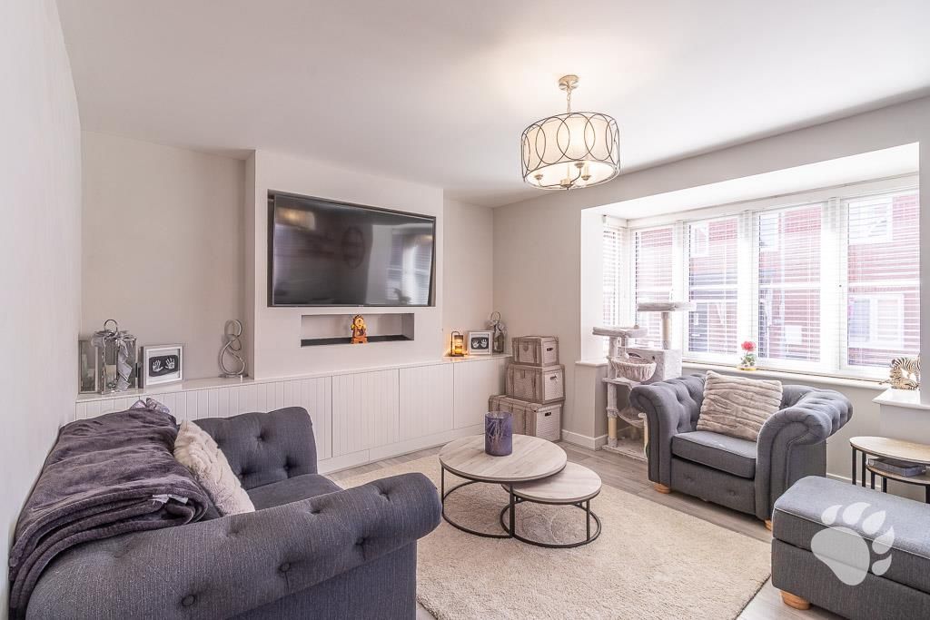 Property photo 2 of 36 Lounge