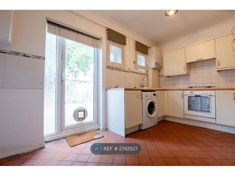 Property photo 3 of 10 Dining Room / Kitchen