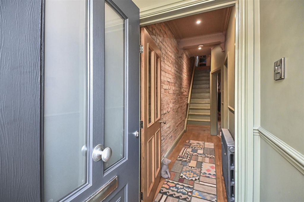 Property photo 2 of 34 43 Schofield Street Entrance Hall (2).Jpg