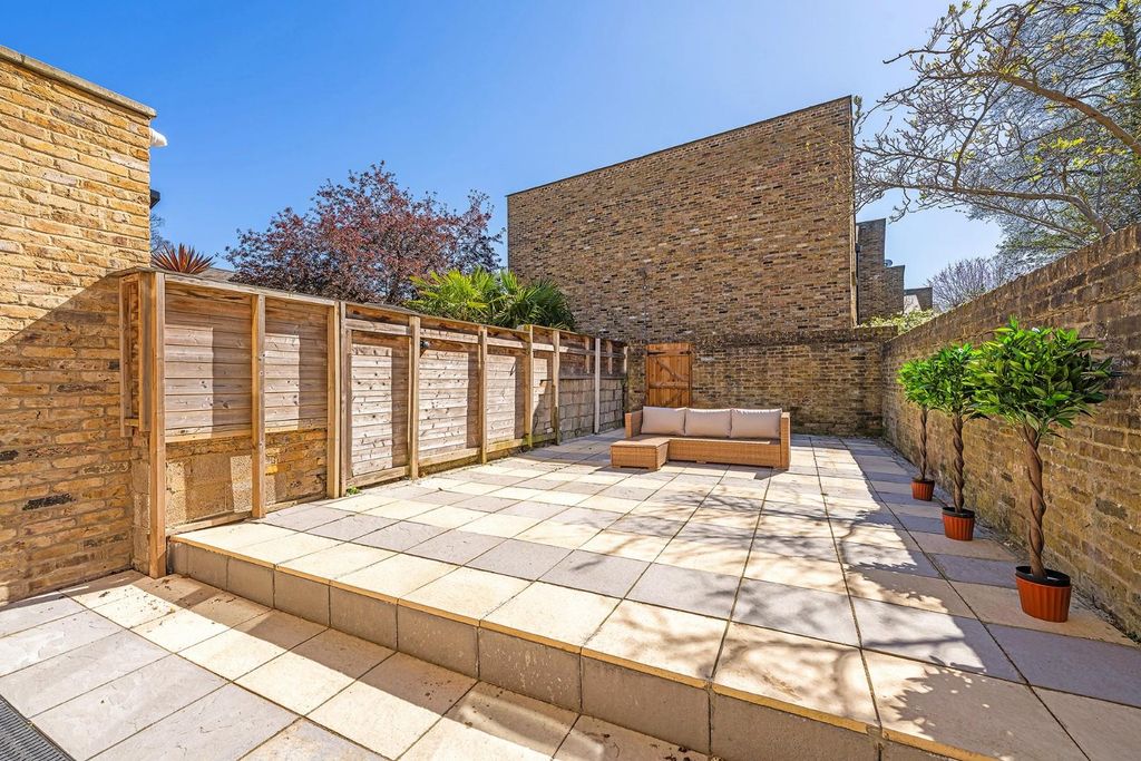 Property photo 2 of 16 Garden (1).Jpg