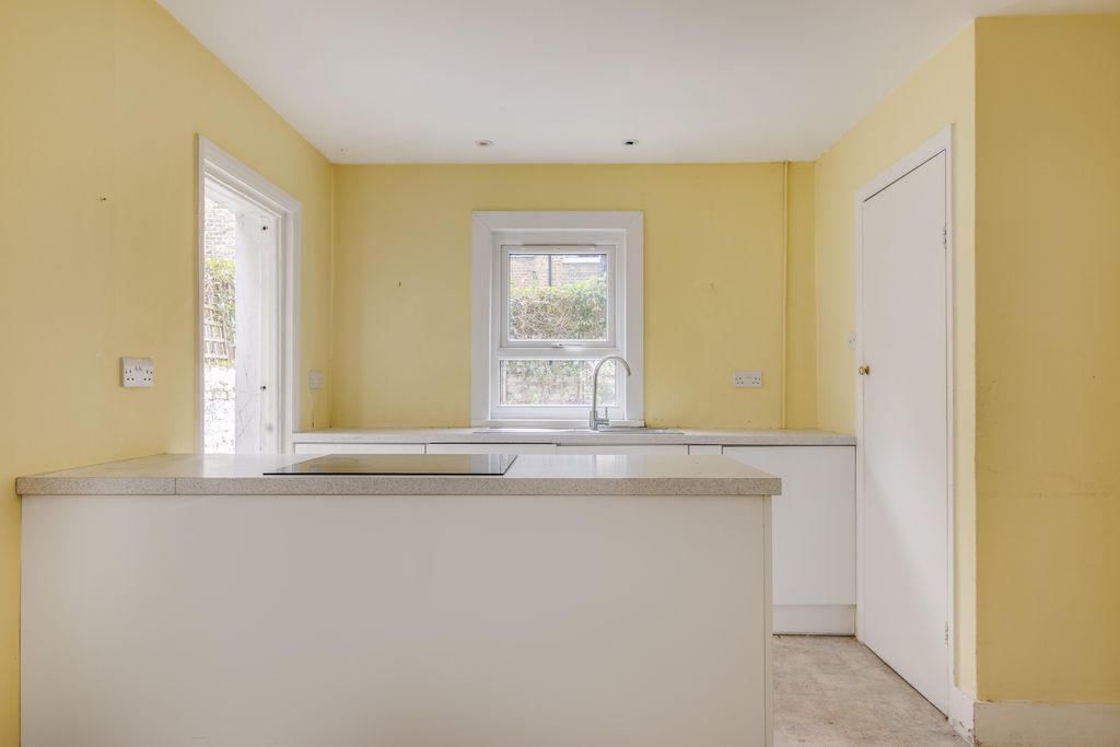 Property photo 2 of 11 Fabian Road 25-8.Jpg