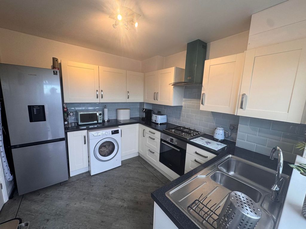 Property photo 3 of 20