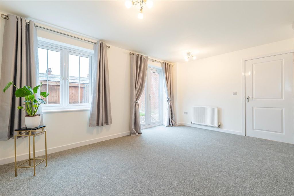 Property photo 2 of 22 Lounge/Dining Room