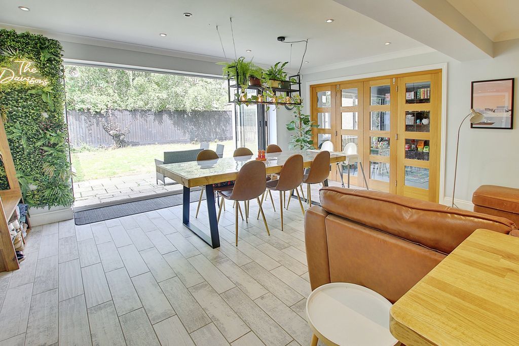 Property photo 3 of 26