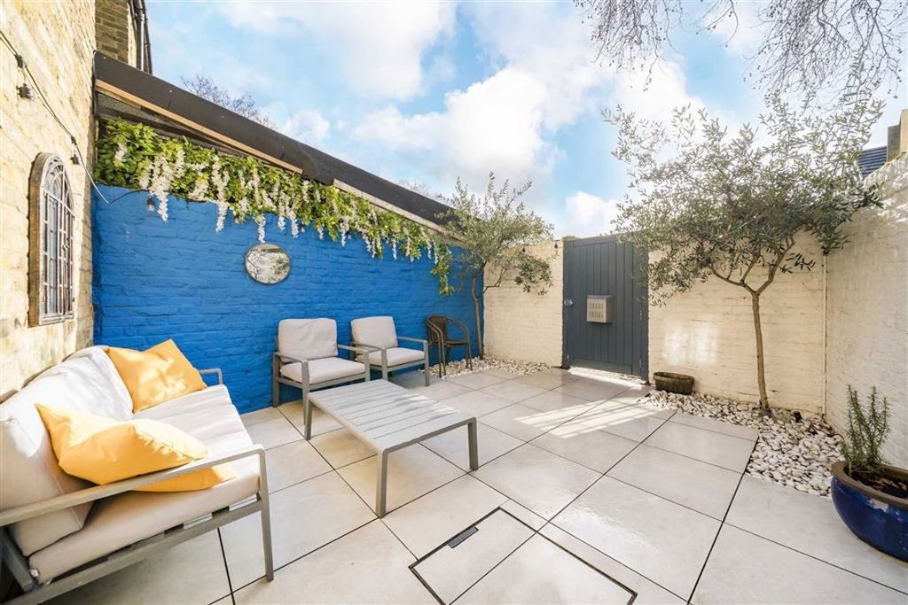 Property photo 2 of 9