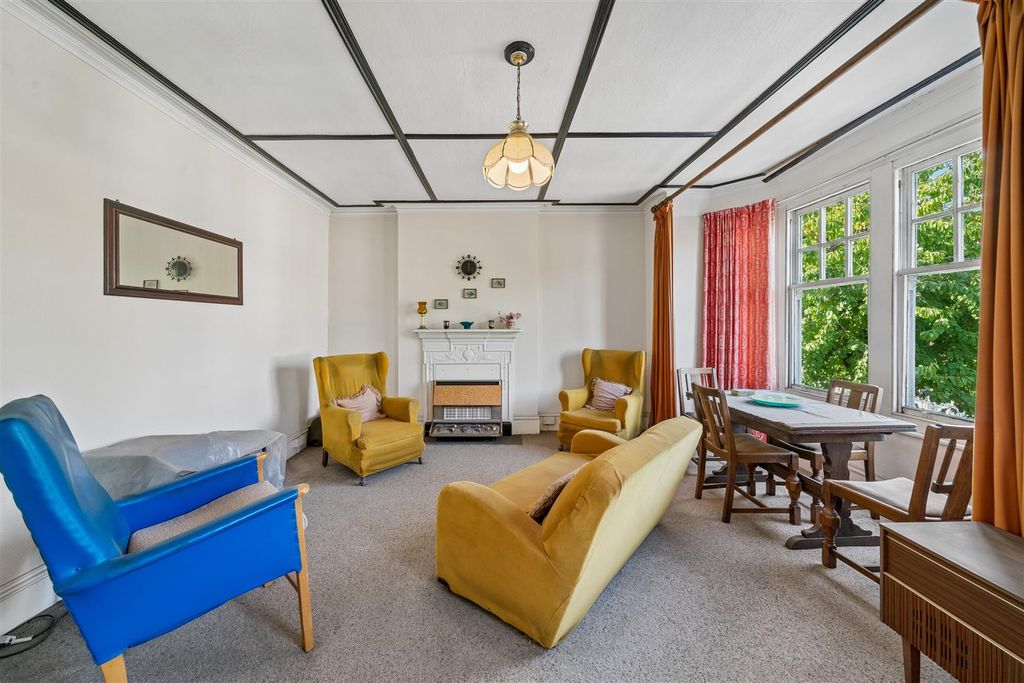 Property photo 2 of 14 For Sale - Rusthall Avenue, W4