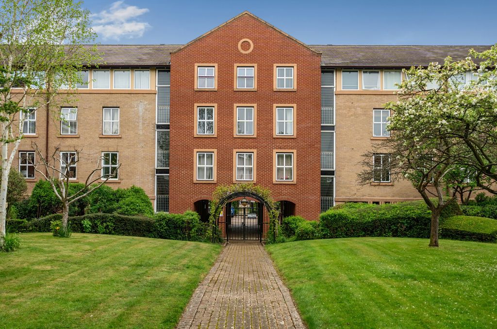 Property photo 1 of 11 1447080-23-69E1Fb...