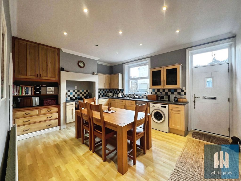 Property photo 2 of 19 Picture No. 12