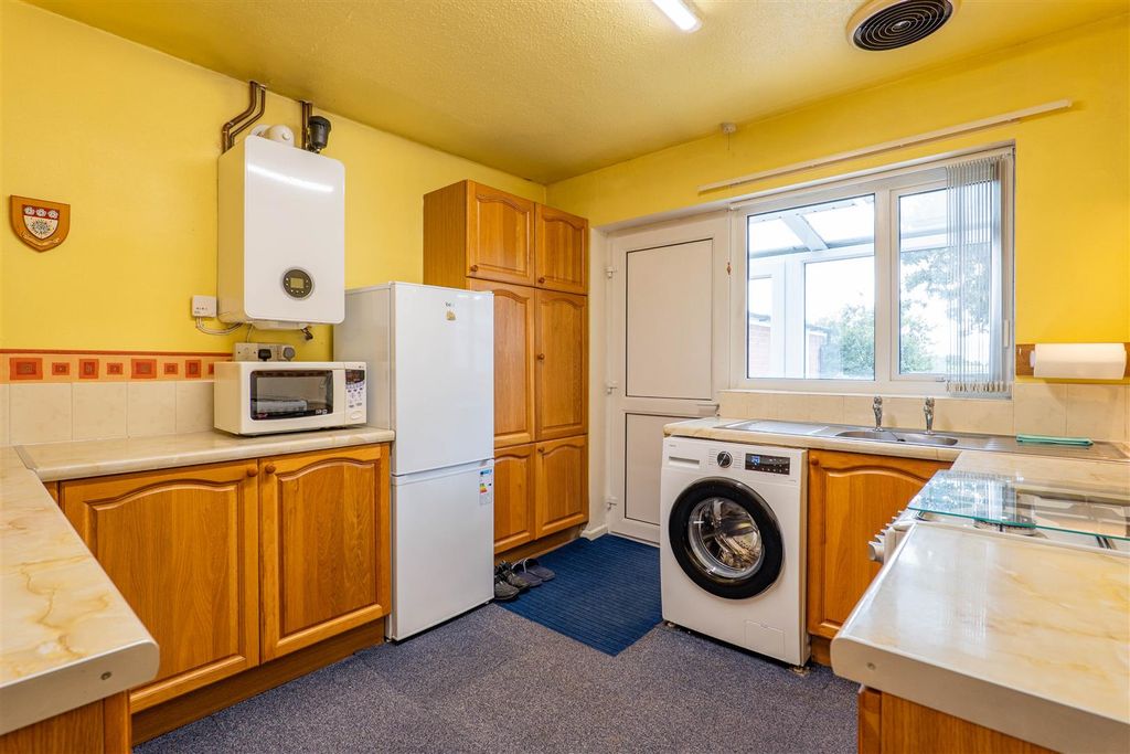 Property photo 3 of 22 Kitchen