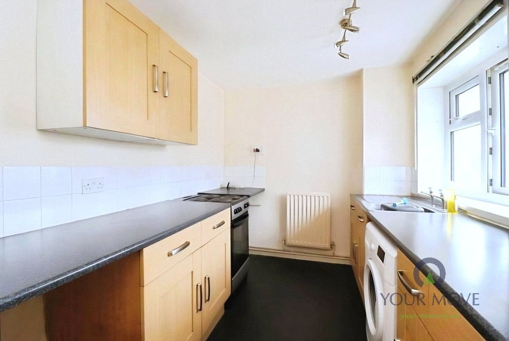 Property photo 3 of 7 Kitchen