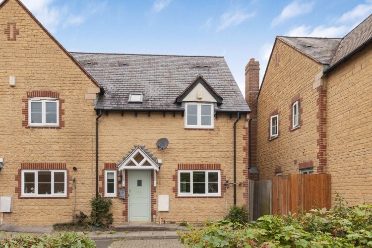Property photo 1 of 8 301944