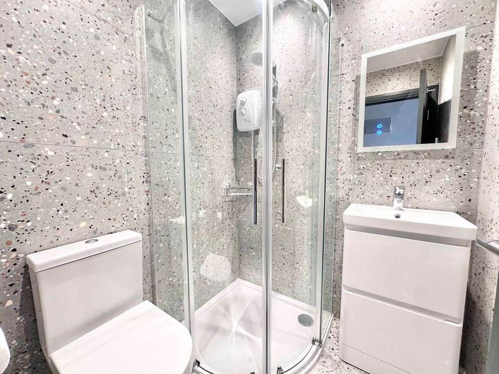 Property photo 3 of 7 Ensuite