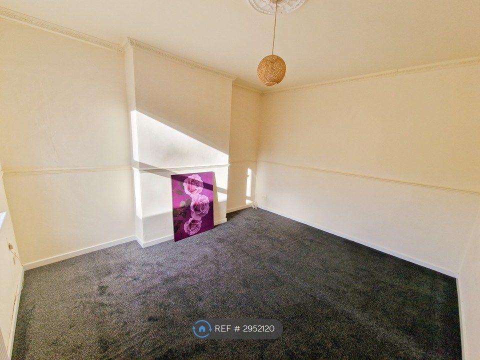 Property photo 2 of 11 Lounge