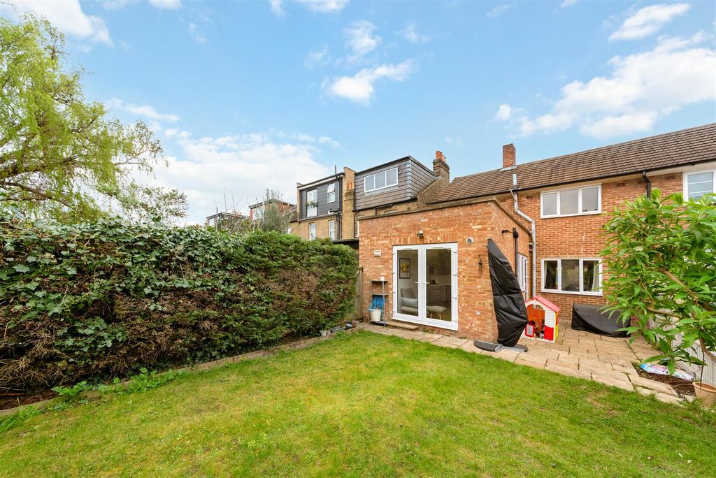 Property photo 3 of 12 Garden