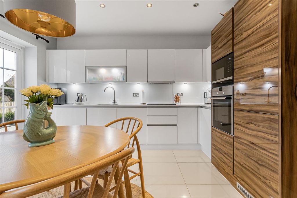 Property photo 2 of 23 18_75745.Jpg