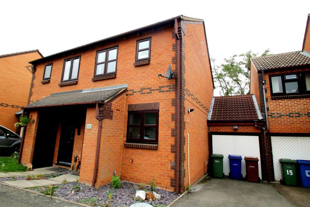Property photo 1 of 7 2 Bedroom Semi Detached For Rent