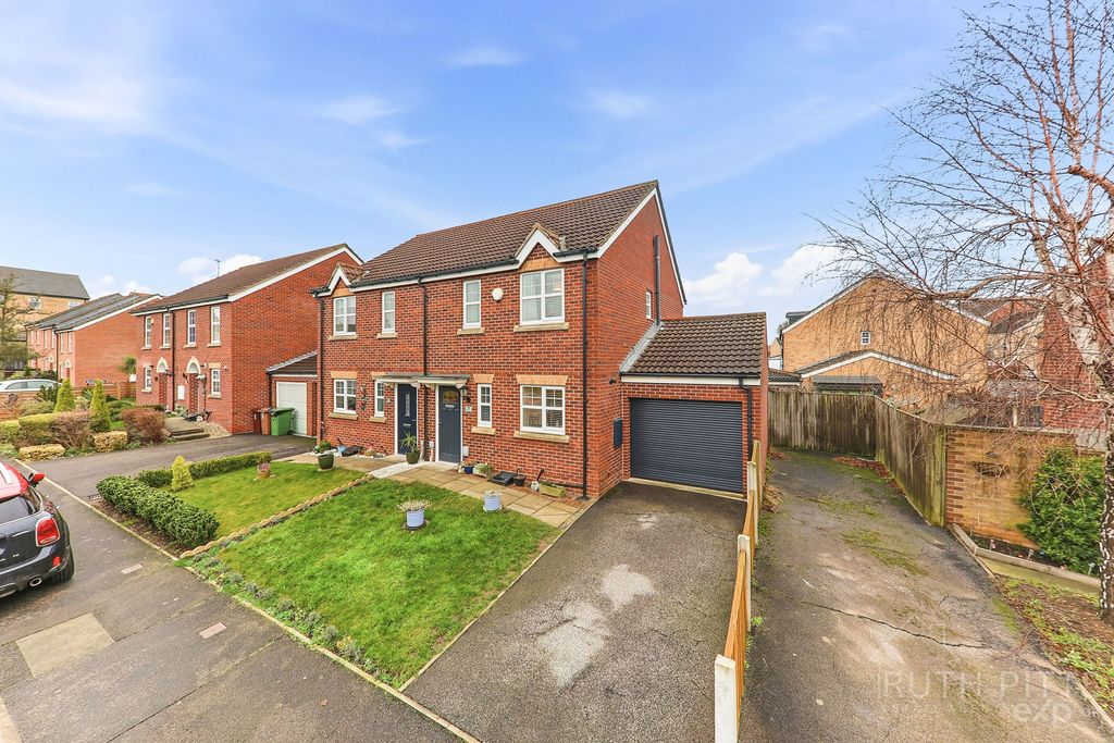 Property photo 2 of 27