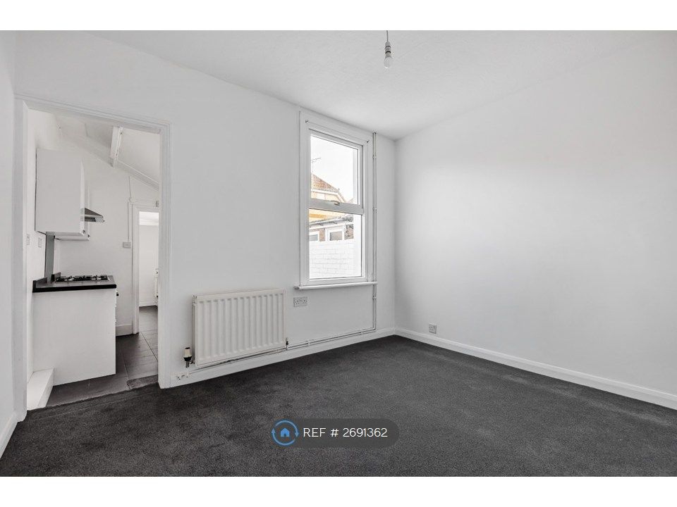 Property photo 3 of 8 Dining Room