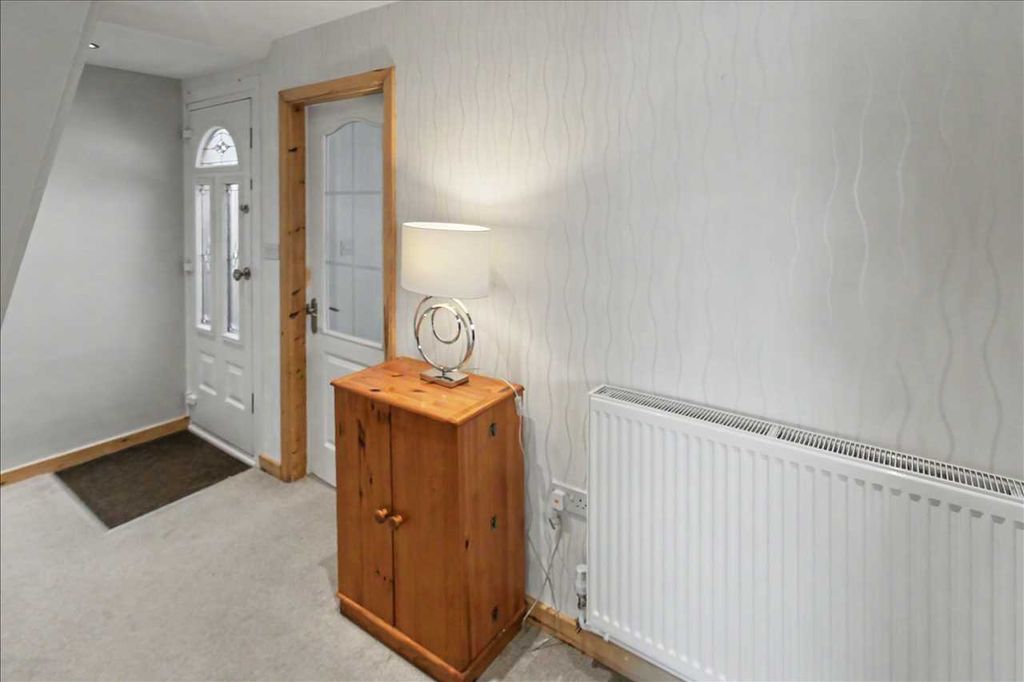 Property photo 2 of 23 Entrance Hall